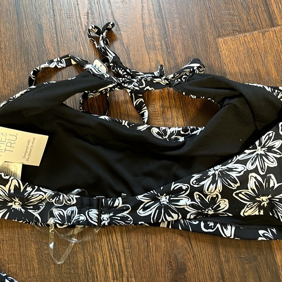 Time and Tru 2-Piece Women’s Black/White Floral Print Bikini Swimsuit Size 3X - Picture 4 of 12